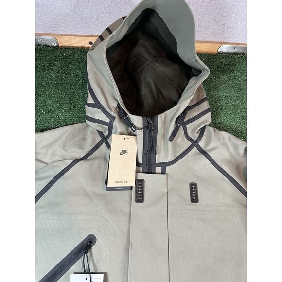 Nike Tech Men's Storm-FIT Hooded Full Zip Rain Jacket Size Large HM9473-320 - Picture 2 of 15